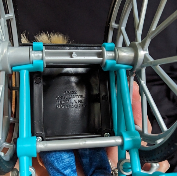 Wheelchair Barbie - Picture 5 of 8